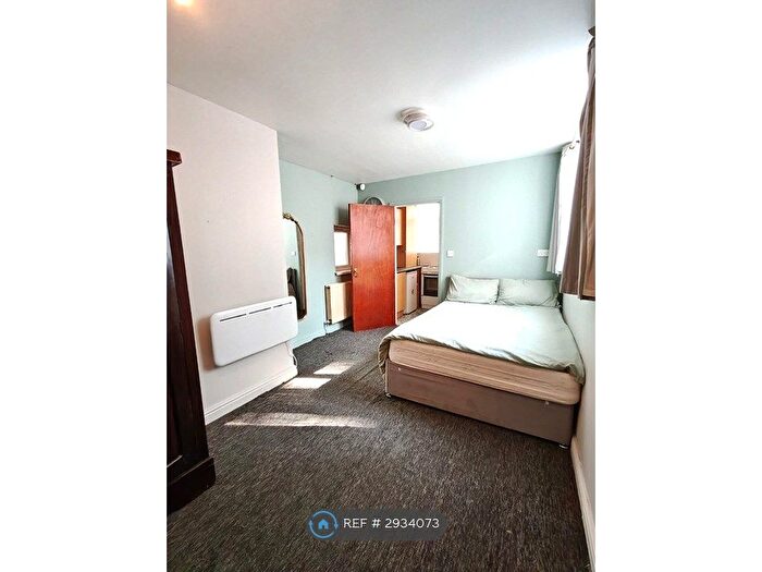 Studio To Rent In Downs Road, Luton, LU1