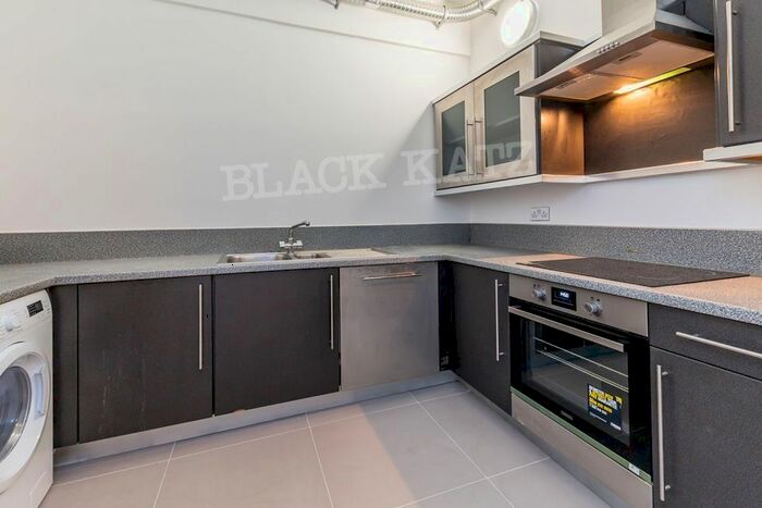 2 Bedroom Flat To Rent In Tudor Grove, London, E9