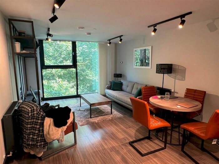 2 Bedroom Flat To Rent In Tower Bridge Road, London, SE1