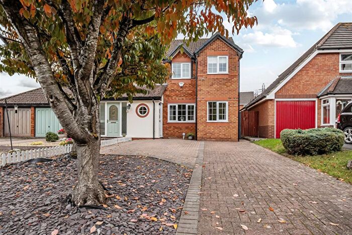 3 Bedroom Semi-Detached House For Sale In Sandown Drive, Chippenham, SN14
