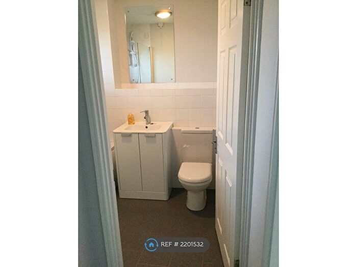 1 Bedroom Flat To Rent In Chaucer Way, Hoddesdon, EN11