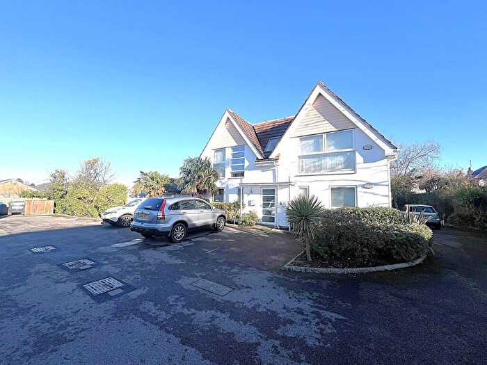 2 Bedroom Flat To Rent In Wimborne Road, Oakdale, Poole, BH15