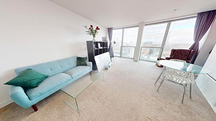 1 Bedroom Apartment To Rent In New Street, The Rotunda, B2