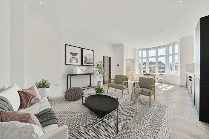 2 Bedroom Flat To Rent In Wray Park Road, Reigate, RH2