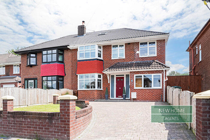 6 Bedroom Semi-Detached House For Sale In Malvern Road, Middleton, Manchester, M24