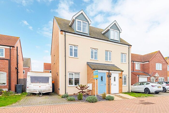 3 Bedroom Semi-Detached House For Sale In Howes Road, Bradwell, NR31