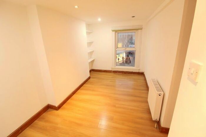 3 Bedroom Flat To Rent In Mare Street, London, E8