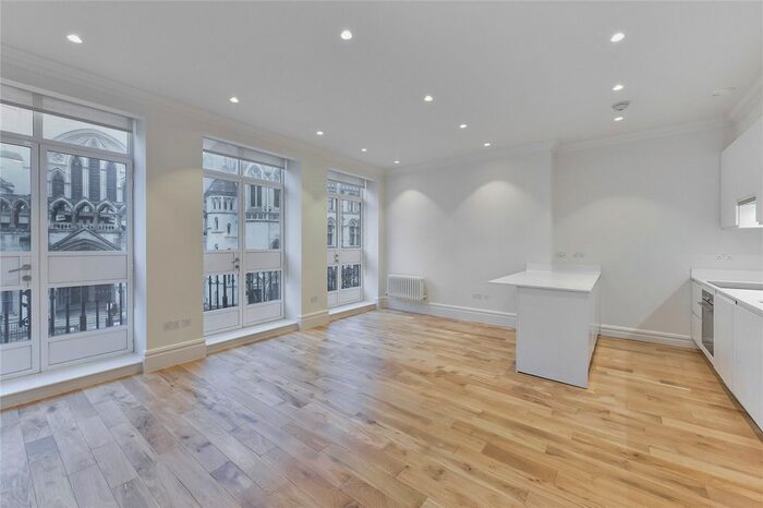 3 Bedroom Flat To Rent In Devereux Court, Strand, London, WC2R