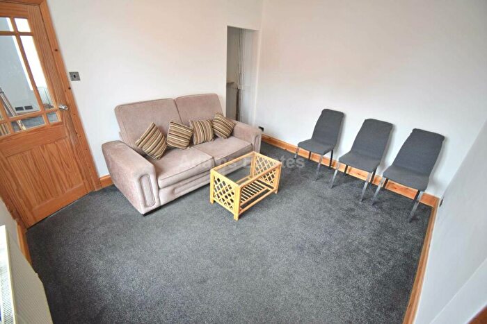 4 Bedroom End Of Terrace House To Rent In Wykeham Road, Reading, RG6