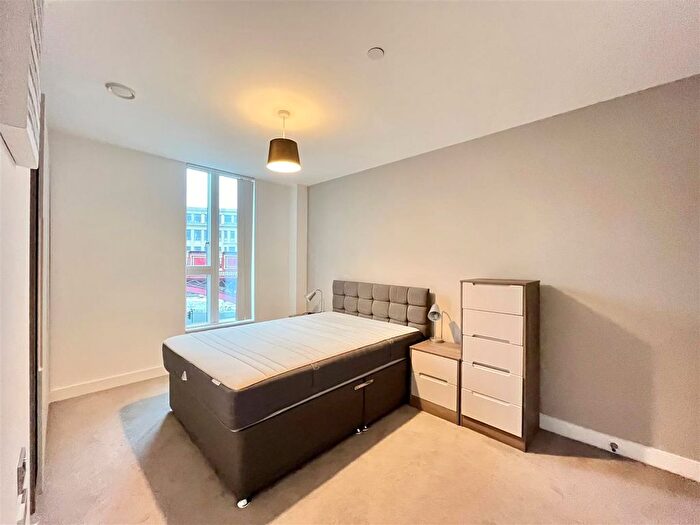 2 Bedroom Flat To Rent In Cambridge Street, Manchester, M1