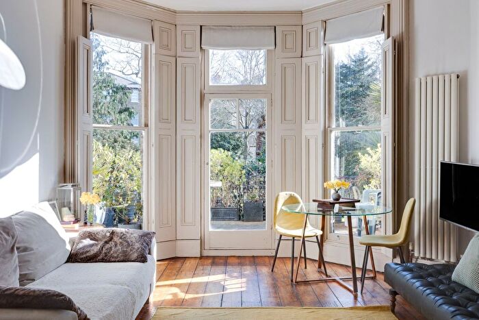 1 Bedroom Flat For Sale In King Henrys Road, Primrose Hill, London, NW3