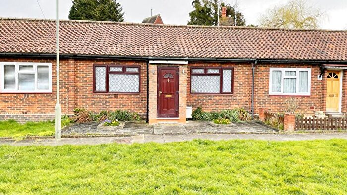 2 Bedroom Bungalow To Rent In The Vale, Muswell Hill, N10