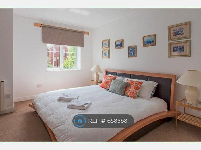 3 Bedroom Maisonette To Rent In Shearman Place, Cardiff, CF11