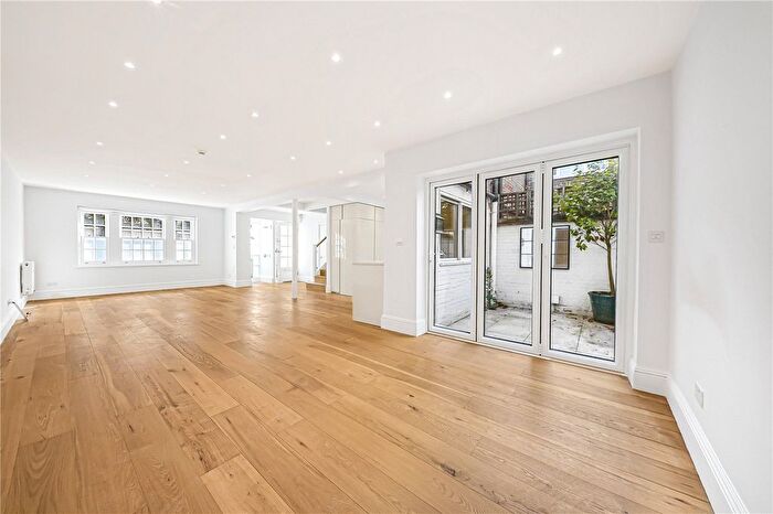4 Bedroom Mews To Rent In Randolph Mews, London, W9