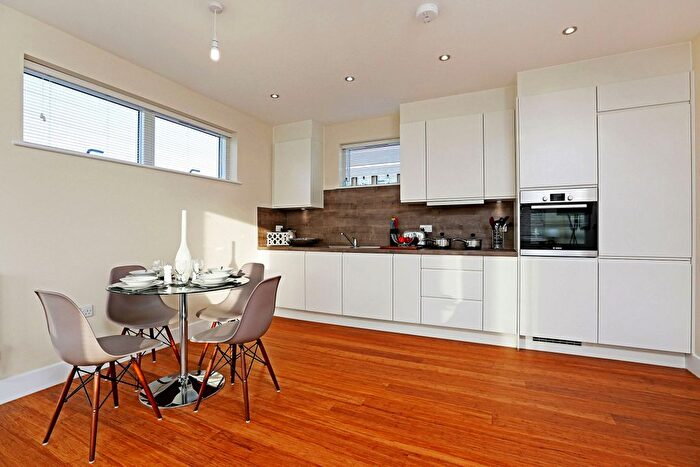 2 Bedroom Flat To Rent In Willesden Lane, London, NW2