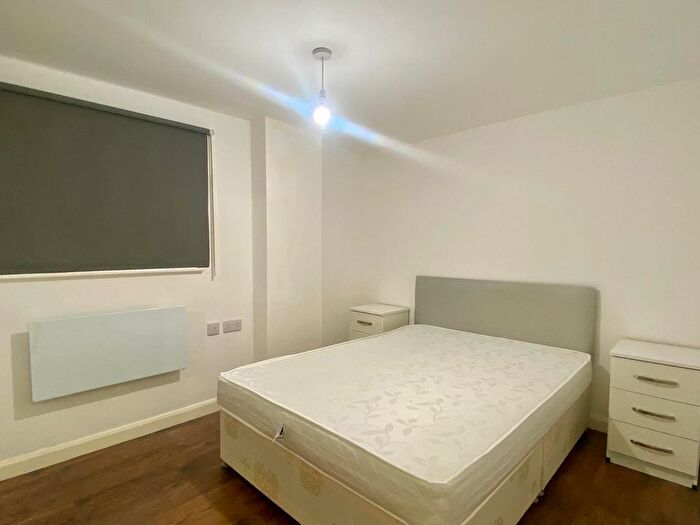1 Bedroom Flat To Rent In Walpole Road, London, SW19
