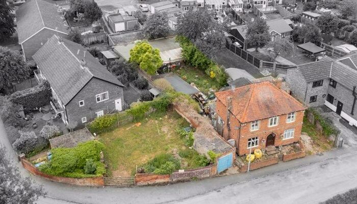 4 Bedroom Detached House For Sale In North Town Moor, Maidenhead Berkshire Residential And Commercial Use, SL6