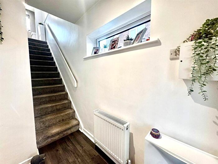 Property For Sale In The Fairway, Manchester, M40