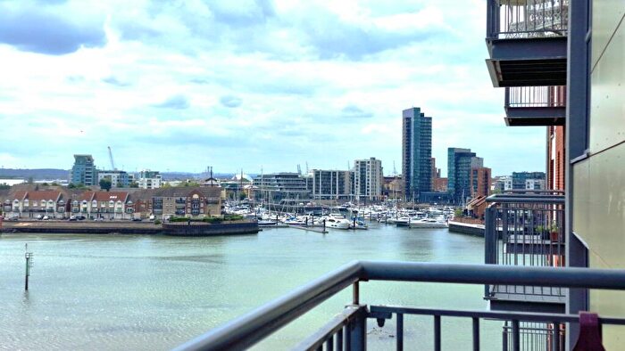 3 Bedroom Flat For Sale In Denyer Walk, Southampton, Hampshire, SO19