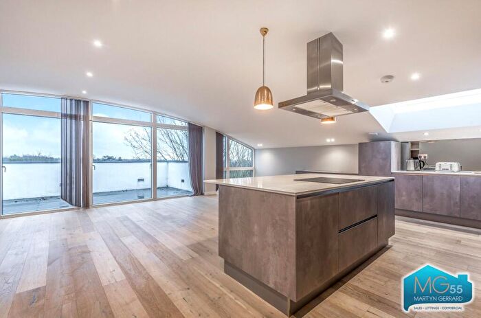 2 Bedroom Apartment To Rent In Woodside Park Road, North Finchley, London, N12