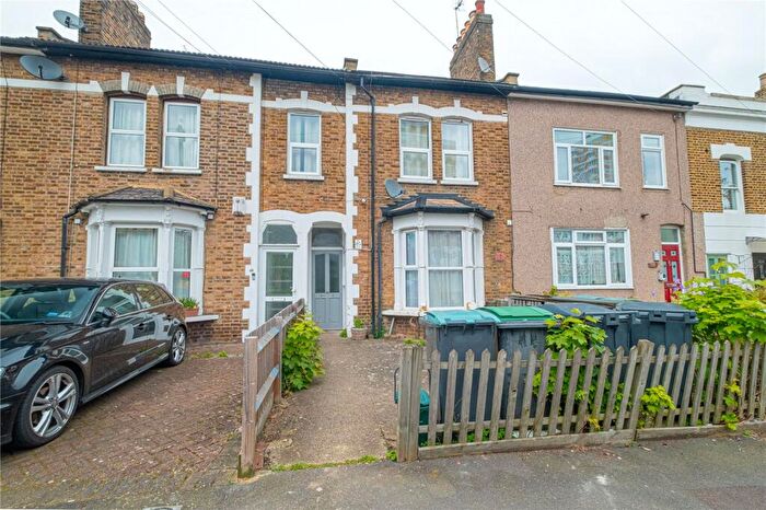 Apartment To Rent In Nightingale Road, Bounds Green, London, N22