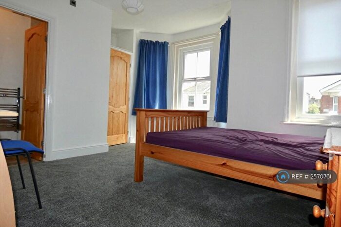 4 Bedroom Semi-Detached House To Rent In Morris Road, Southampton, SO15