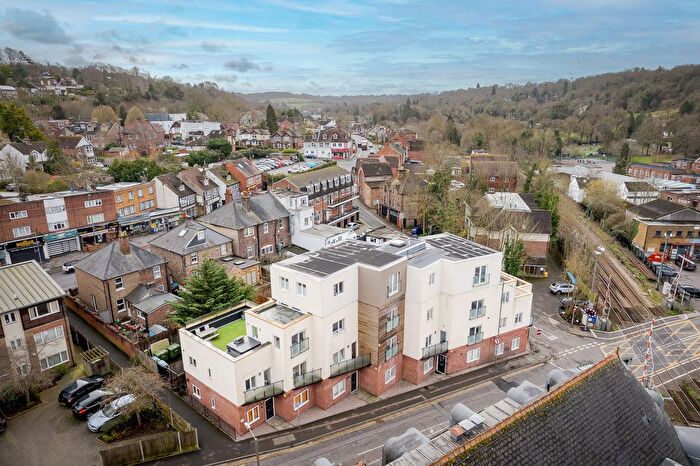 2 Bedroom Flat For Sale In Whyteleafe Hill, Whyteleafe, CR3