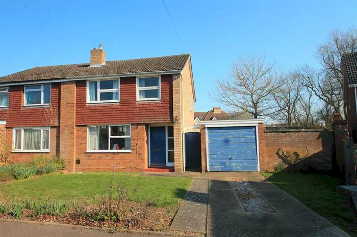 3 Bedroom Semi-Detached House For Sale In Becher Close, Renhold, MK41