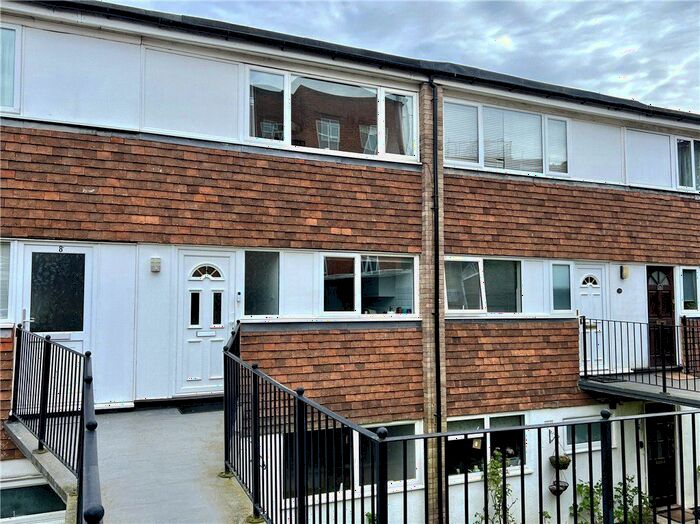 2 Bedroom Maisonette To Rent In Harvey Road, Guildford, Surrey, GU1