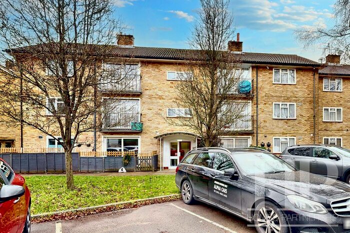 2 Bedroom Flat To Rent In Five Acres, Crawley, RH10