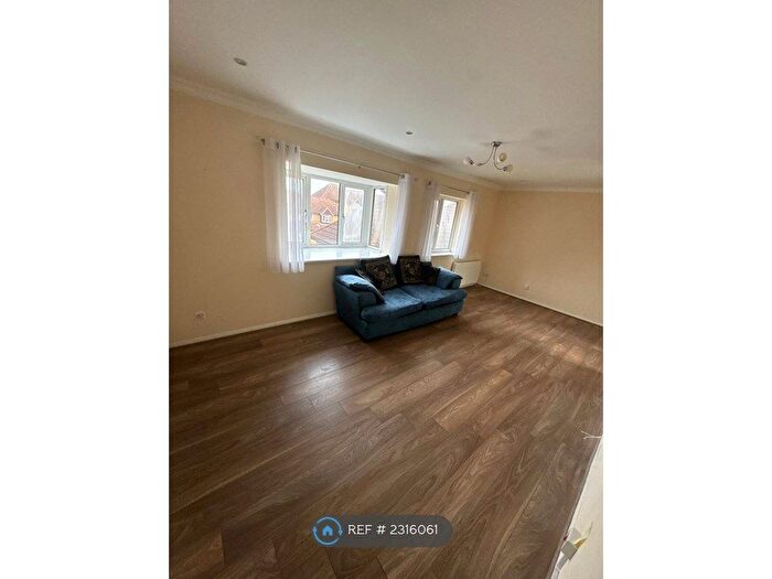 2 Bedroom Flat To Rent In Colombus Square, Erith, DA8