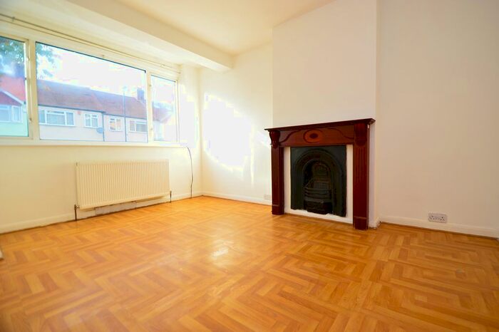 3 Bedroom Terraced House To Rent In Ockley Road, Croydon, CR0