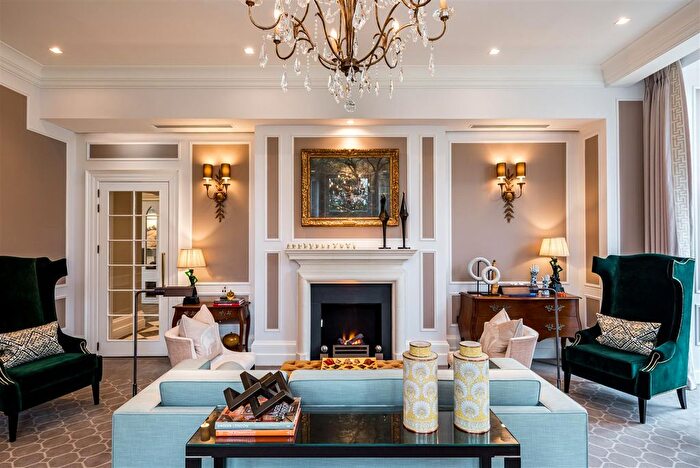 2 Bedroom Flat For Sale In Coopers Hill Lane, Englefield Green, Egham, TW20