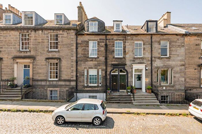 1 Bedroom Flat For Sale In B/ Gayfield Square, Edinburgh, EH1