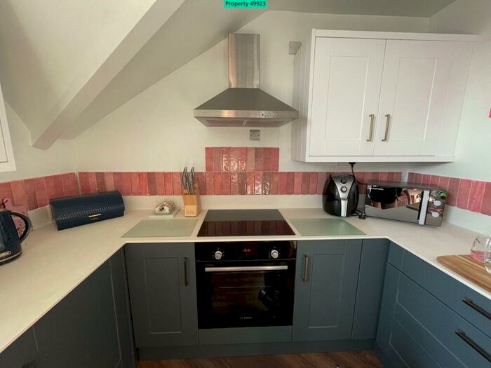 2 Bedroom Flat To Rent In Connaught Road, Cardiff, CF24