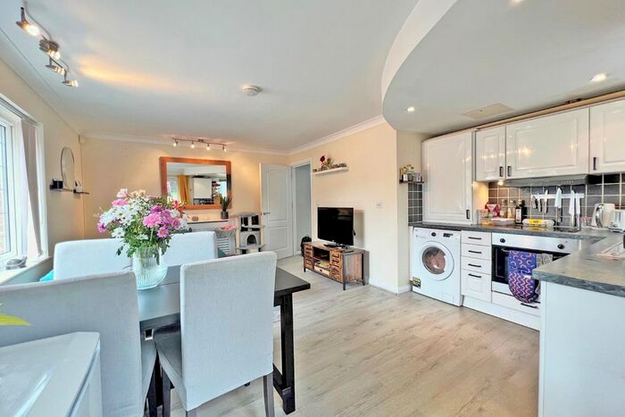 2 Bedroom Flat To Rent In Robin Hill House, Monteagle Lane, Yateley, GU46