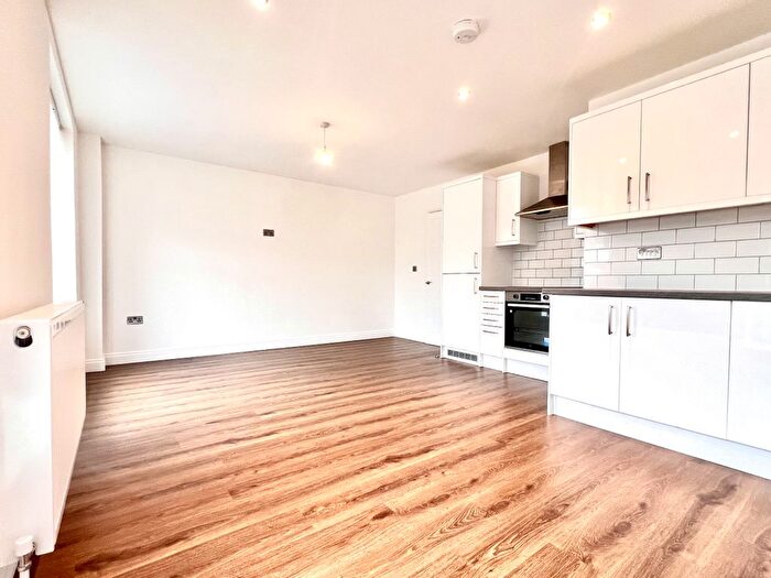 1 Bedroom Flat To Rent In High Street, Brentwood, CM14