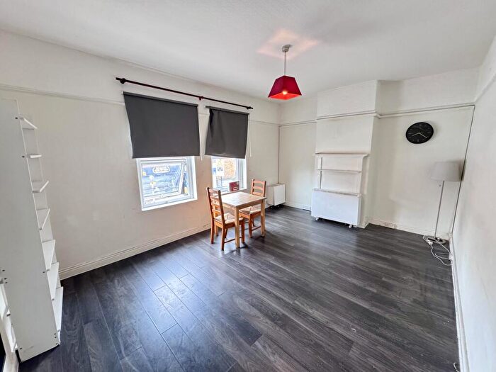 2 Bedroom Flat To Rent In Victoria Road, Netherfield, NG4
