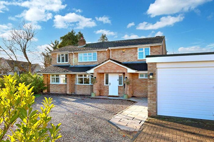5 Bedroom Detached House For Sale In Knottocks Close, Beaconsfield, Buckinghamshire, HP9