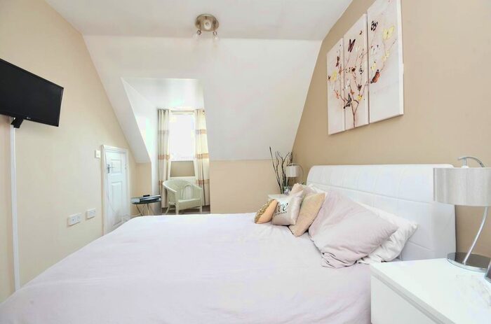 3 Bedroom Terraced House To Rent In Stoke Mill Close, Guildford, GU1