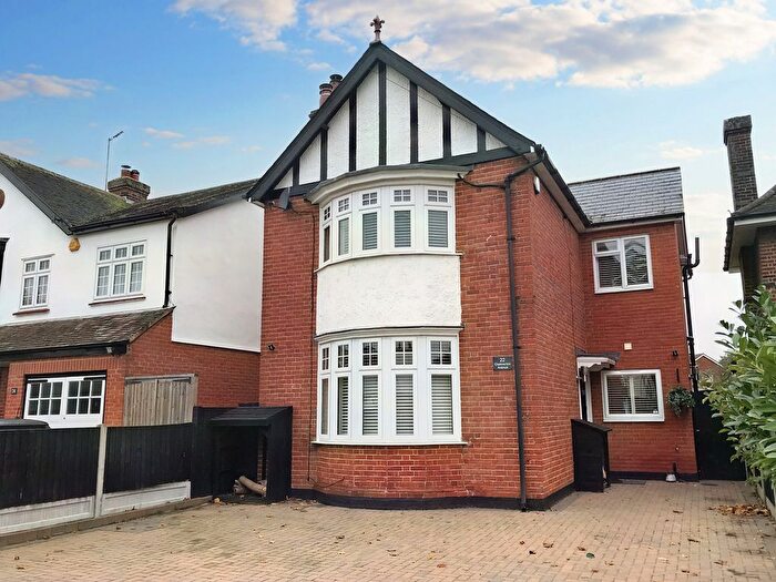 3 Bedroom Detached House For Sale In Chelmerton Avenue, Chelmsford, CM2