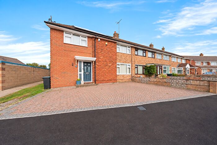 3 Bedroom Semi Detached House For Sale In Frobisher Way, Gravesend, Kent, DA12