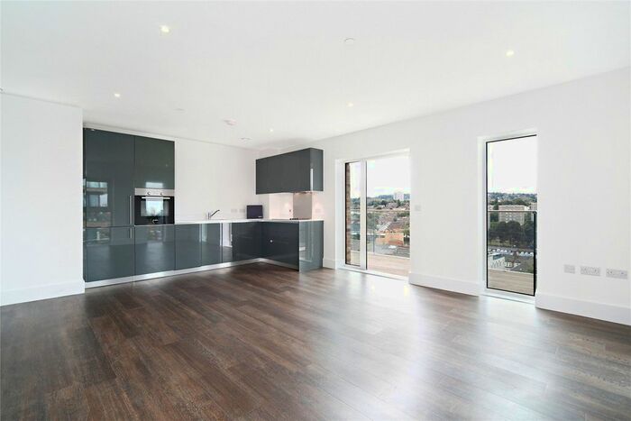 2 Bedroom Flat To Rent In Plumstead Road, London, SE18