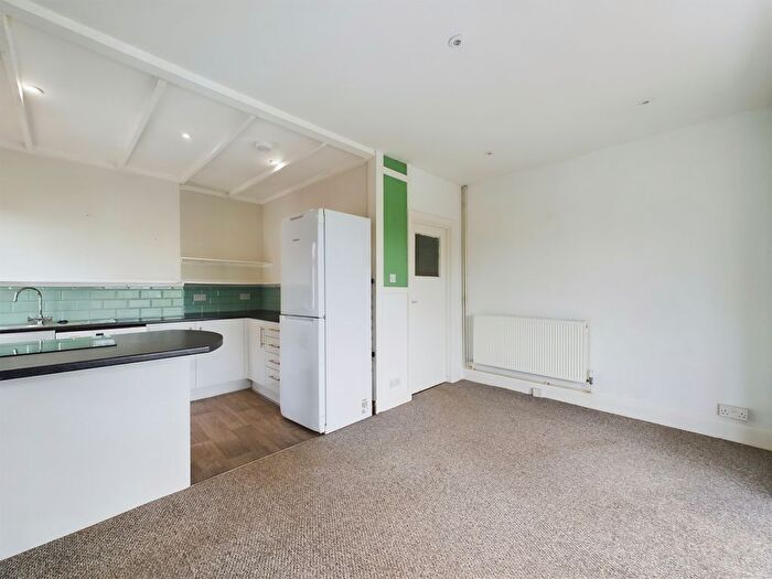 1 Bedroom Flat To Rent In Pevensey Road, Worthing, BN11