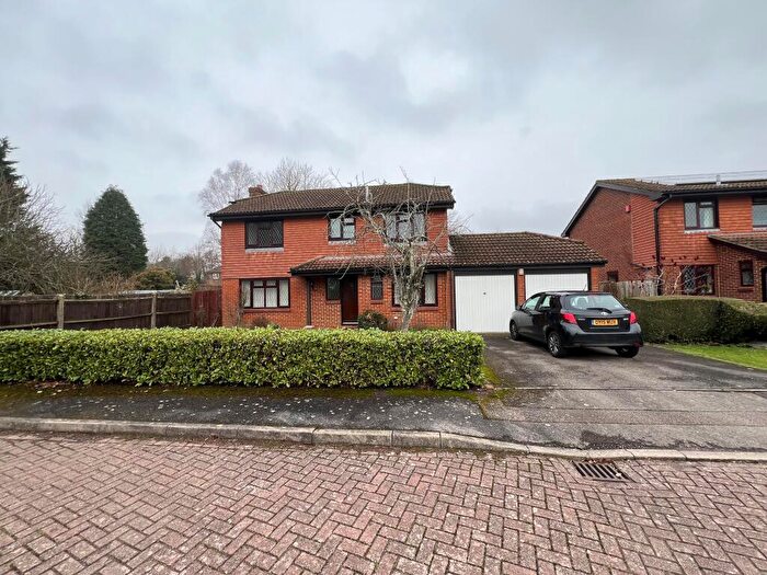 4 Bedroom House To Rent In Worth, RH10