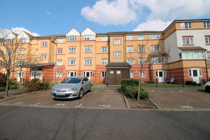 2 Bedroom Flat To Rent In Peatey Court, Princes Gate, High Wycombe, HP13