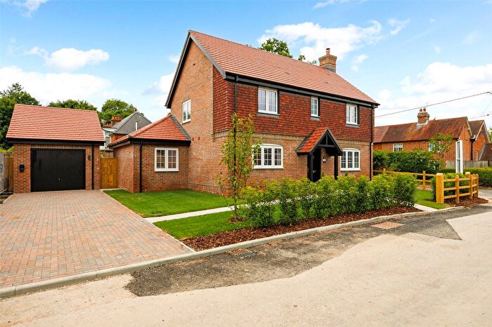 3 Bedroom Country House For Sale In Bowbrook Copse, Charter Alley, RG26