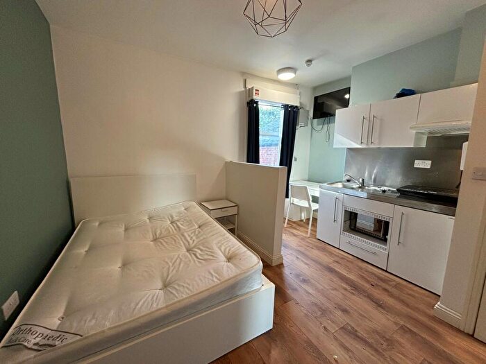 Flat To Rent In Bearwood Parade, B66