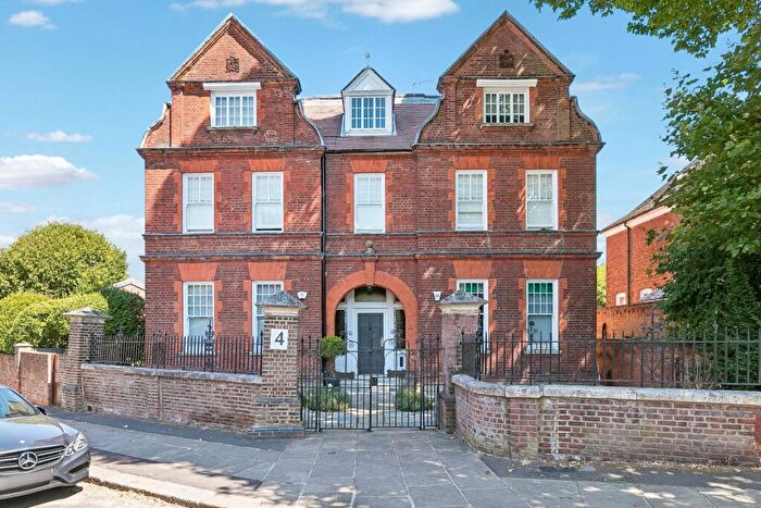 3 Bedroom Apartment For Sale In Hampstead Hill Gardens, London, NW3