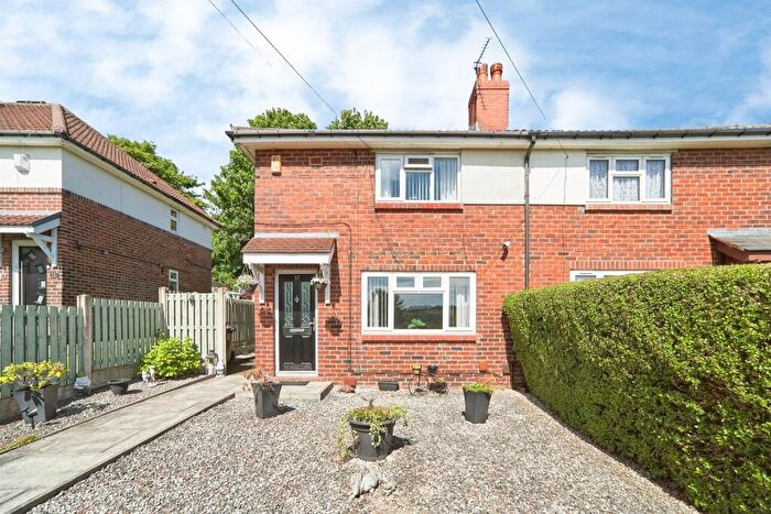 2 Bedroom Semi Detached House For Sale In Greenthorpe Road, Leeds, LS13